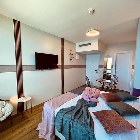 C Tower Apartments Νετάνια Εξωτερικό φωτογραφία