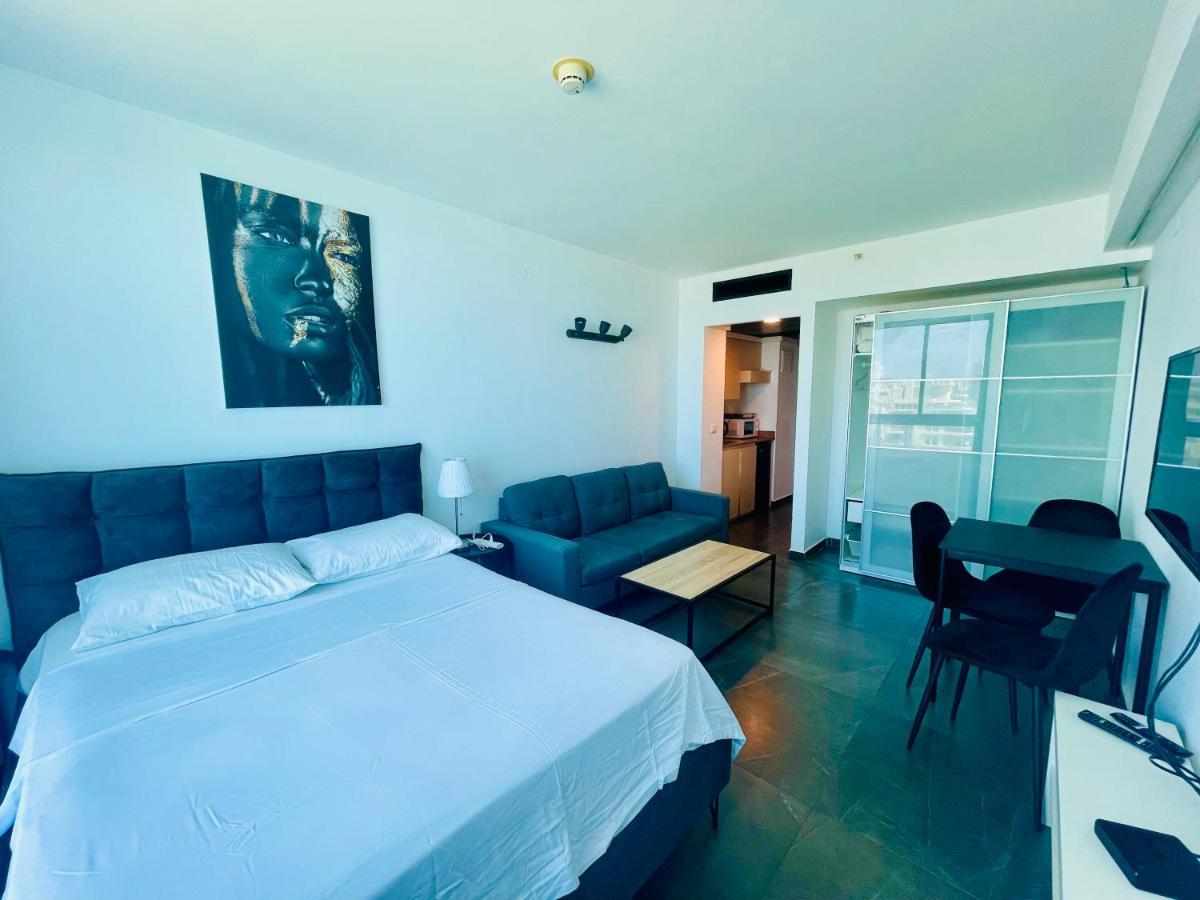 C Tower Apartments Νετάνια Εξωτερικό φωτογραφία